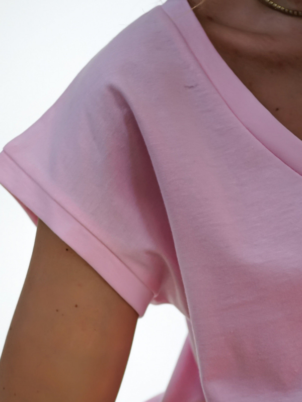 V-NECK T-shirt pink