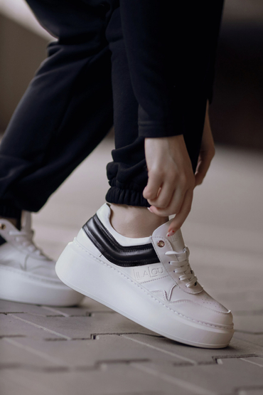 LILA LOU white sneakers
