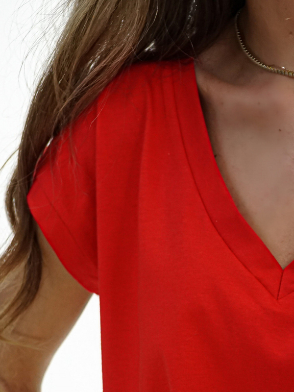 V-NECK T-shirt red