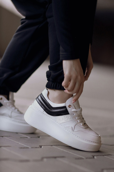 Sneakersy LILA LOU białe