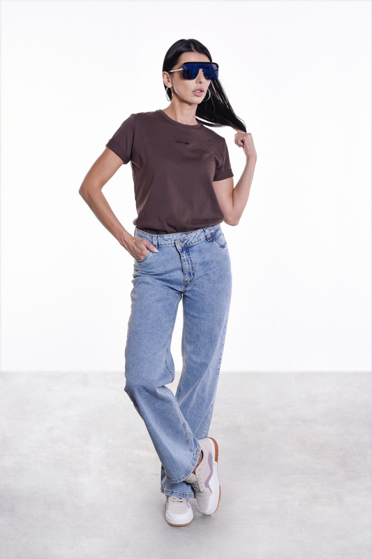 LL t-shirt chocolate embroidery