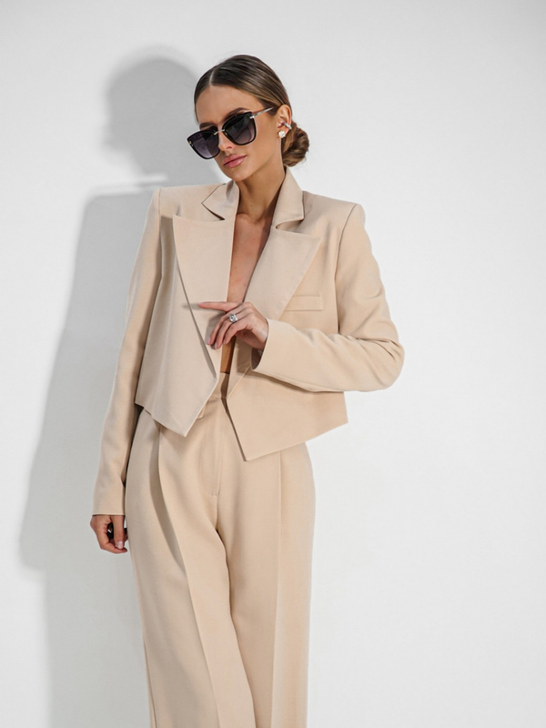 BEYONCE beige suit